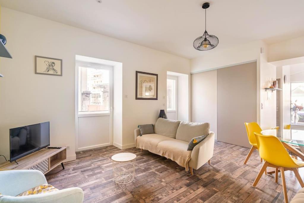 Superbe Appartement Avec Parking Gratuit Lons-le-Saunier Kültér fotó