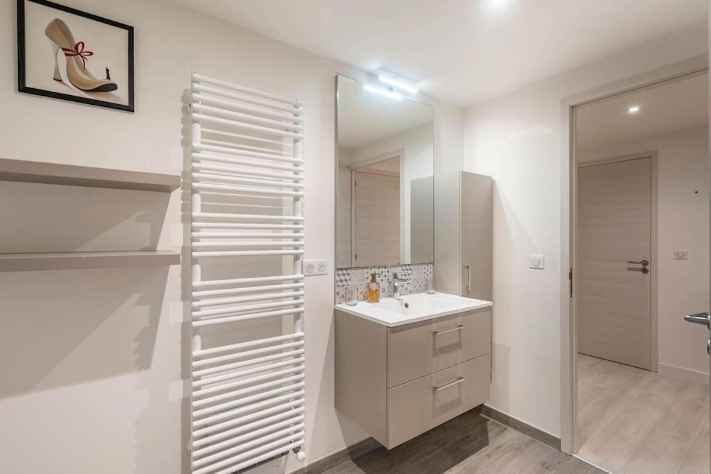Superbe Appartement Avec Parking Gratuit Lons-le-Saunier Kültér fotó